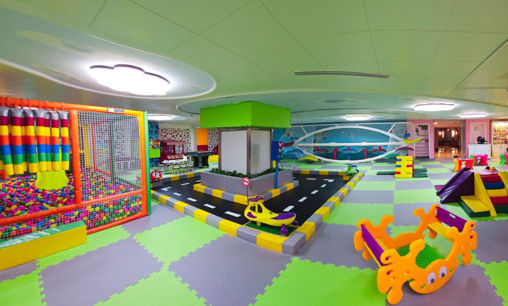 خانه بازی کودک یک انتخاب بی نظیر والدین برای کودکان در مشهد