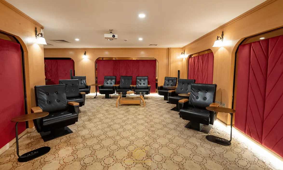 سینمای خصوصی با بهترین امکانات، فقط چند قدم تا حرم امام رضا (ع)