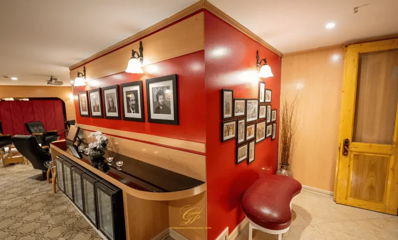 سینمای خصوصی با بهترین امکانات، فقط چند قدم تا حرم امام رضا (ع)