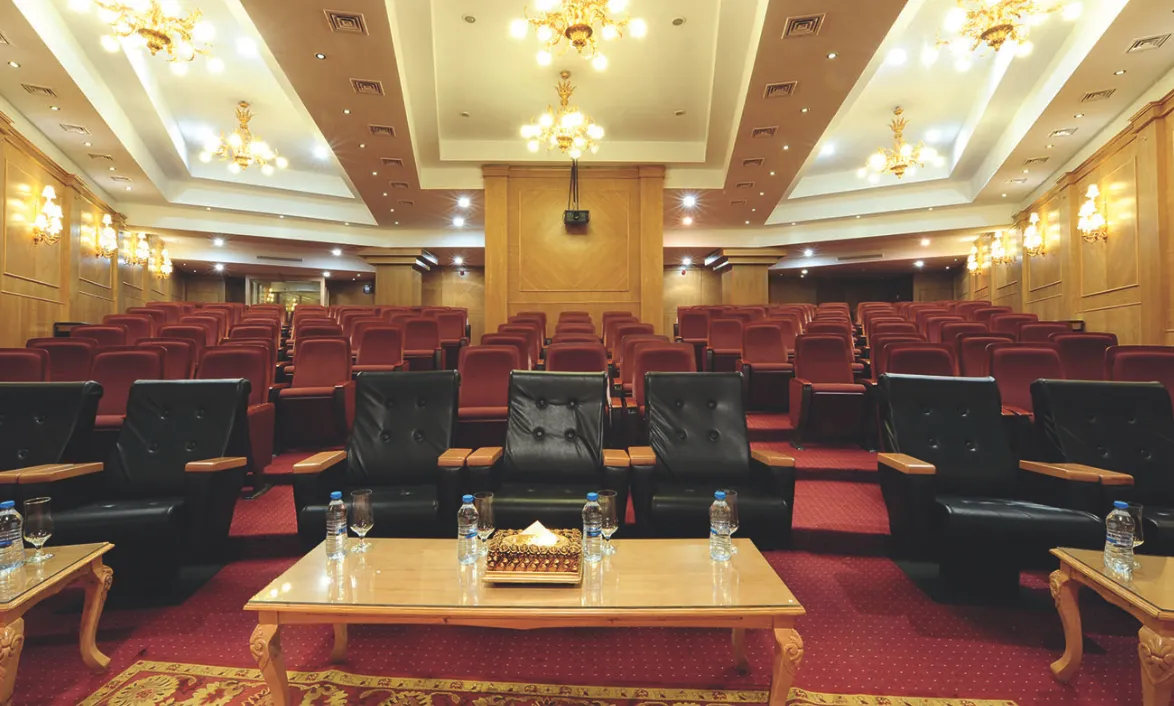 سالن آمفی تئاتر آذین