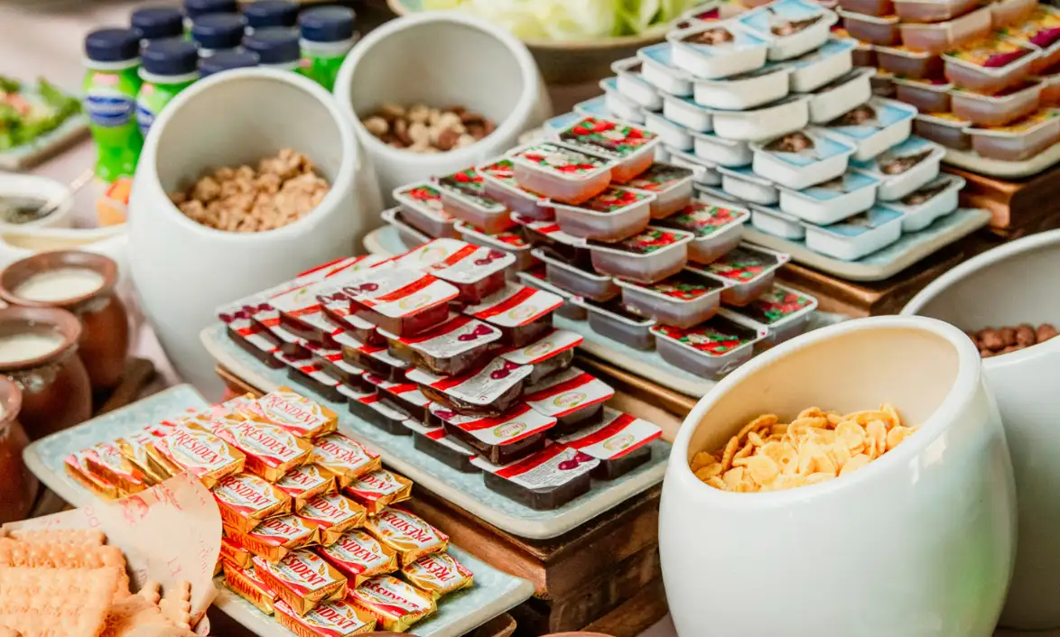 بهترین صبحانه سلف سرویس مشهد نزدیک حرم