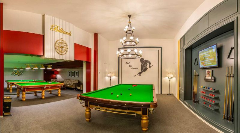 بهترین سالن بیلیارد در مجموعه تفریحی کلاب طلایی هتل پلدن پالاس مشهد